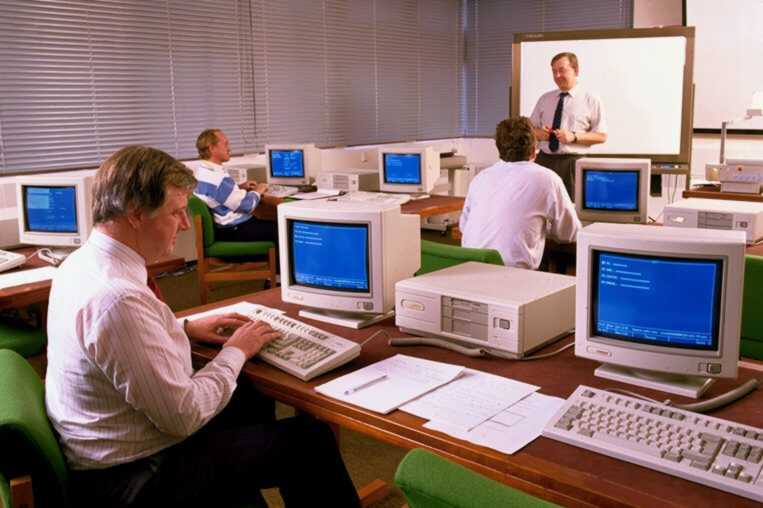 The Handheld PC Revolution: Why 2025 is the Year You Finally Ditch the Desktop